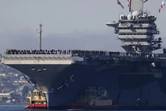 eua-abatem-drone-do-ira-perto-de-porta-avioes,-e-petroleiro-e-perseguido