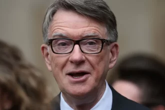 parlamentar-britanico-renuncia-apos-vazamento-de-documentos-do-caso-epstein