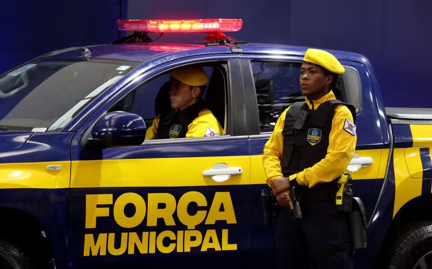 paes-diz-que-ainda-nao-conseguiu-reuniao-com-castro-sobre-forca-municipal