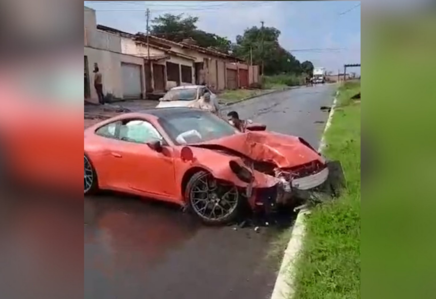 porsche,-de-mais-de-r$-700-mil,-que-perdeu-o-controle-e-bateu-em-poste,-teve-perda-total,-diz-dono