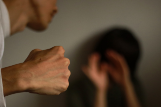 homem-e-denunciado-por-violencia-domestica-e-outros-crimes-contra-a-ex-companheira-em-araguacu