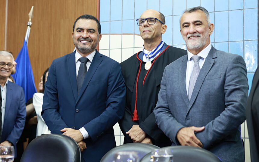 amelio-cayres-e-eduardo-mantoan-prestigiam-posse-do-novo-procurador-geral-de-contas