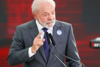 lula-defende-fim-da-escala-6×1:-“tecnologia-otimiza-a-produtividade”