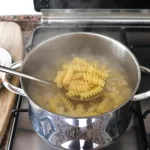 azeite-na-massa-resolve-ou-atrapalha?-saiba-como-evitar-que-grude