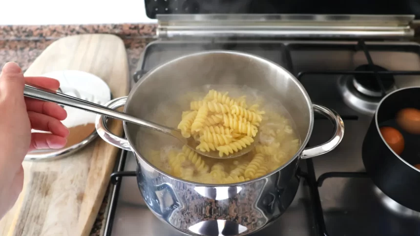 azeite-na-massa-resolve-ou-atrapalha?-saiba-como-evitar-que-grude