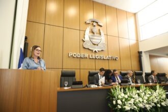 na-abertura-do-ano-legislativo,-claudia-lelis-destaca-forca-do-trabalho-conjunto-entre-os-poderes