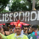 ta-pirando,-pirado,-pirou!-leva-enredo-antimanicomial-as-ruas-da-urca-no-carnaval-de-2026