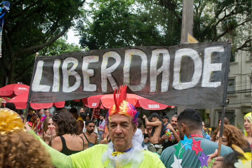 ta-pirando,-pirado,-pirou!-leva-enredo-antimanicomial-as-ruas-da-urca-no-carnaval-de-2026