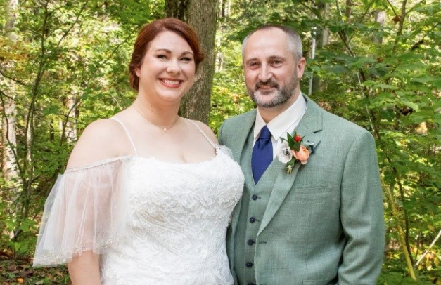 estranhos-entram-em-‘grupo-para-pessoas-chatas’-para-passar-o-tempo,-apaixonam-se-e-se-casam