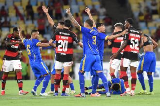 jogador-do-sampaio-correa,-que-convulsionou-em-campo-em-jogo-contra-o-flamengo,-nao-teve-lesao-neurologica