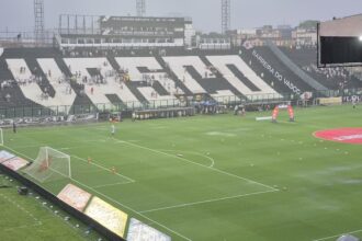chuva-em-sao-januario-atrasa-classico-entre-vasco-e-botafogo-em-15-minutos