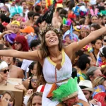 saiba-como-ajudar-uma-pessoa-que-passa-mal-em-blocos-e-festas-de-carnaval