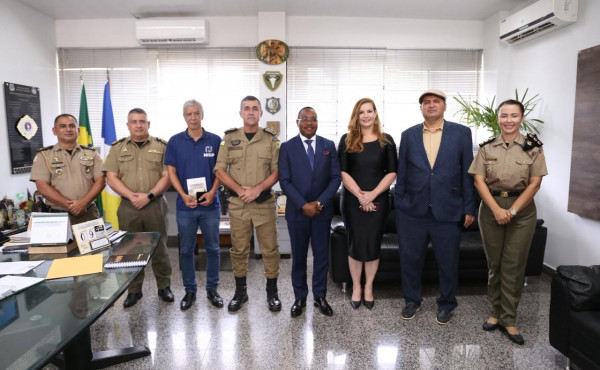 policia-militar-recebe-visita-de-comitiva-internacional-para-fortalecer-cooperacao-academica-e-institucional