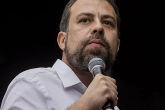 boulos-diz-que-vai-discutir-tramitacao-de-projeto-sobre-fim-da-escala-6×1-com-motta-para-acelerar-processo