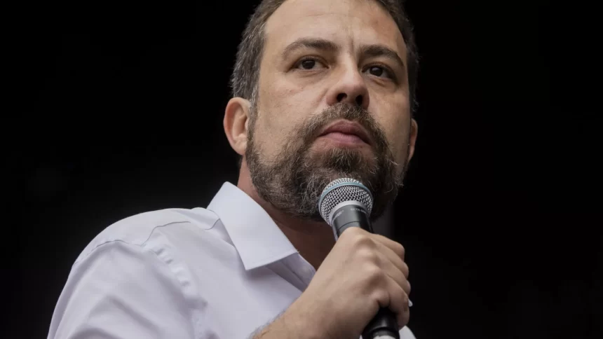 boulos-diz-que-vai-discutir-tramitacao-de-projeto-sobre-fim-da-escala-6×1-com-motta-para-acelerar-processo