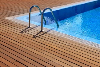 socio-passava-instrucoes-sobre-produtos-para-piscina-por-mensagem,-diz-manobrista-a-policia