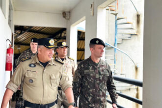 general-do-exercito-brasileiro-realiza-visita-tecnica-ao-quartel-do-comando-geral-da-pmto