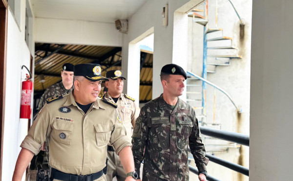 general-do-exercito-brasileiro-realiza-visita-tecnica-ao-quartel-do-comando-geral-da-pmto