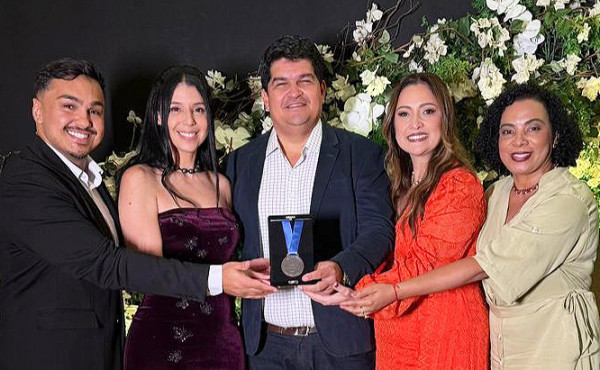 comite-estadual-de-prevencao-do-obito-materno,-fetal-e-infantil-recebe-medalha-de-honra-ao-merito-valeria-paranagua-do-cosems