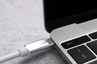 notebook-sempre-ligado-a-tomada?-veja-os-riscos-e-como-evita-los