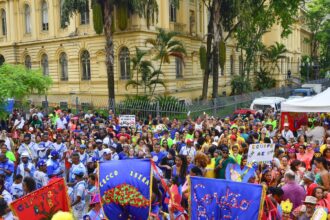 ilu-oba-de-min-e-banda-do-trem-eletrico-abrem-carnaval-de-rua-em-sp