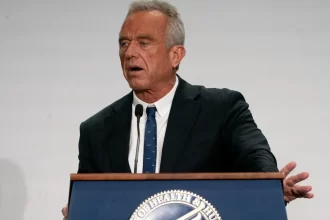 “nao-tenho-medo-de-germes.-eu-cheirava-cocaina-em-tampas-de-sanitarios”