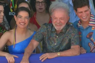 lula-acompanha-desfile-no-recife-ao-lado-do-prefeito-joao-campos-e-da-governadora-raquel-lyra