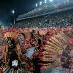 rosas-de-ouro-e-dragoes-da-real-encantam-em-noite-marcada-por-atraso-nos-desfiles-em-sp