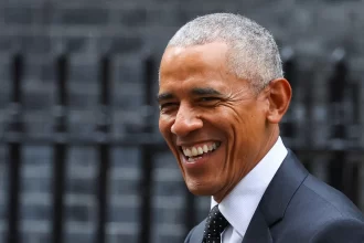 obama-garante-que-extraterrestres-“sao-reais”,-mas-“nao-estao-na-area-51”