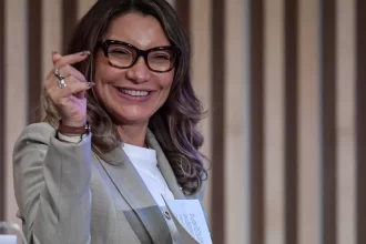 janja-diz-que-desistiu-de-desfilar-para-evitar-perseguicao-a-lula-e-escola-de-samba