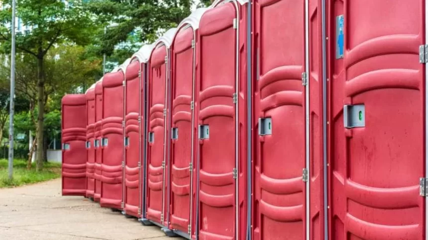 folioes-de-sp-enfrentam-falta-de-banheiro,-fila-e-sujeira-em-bloco-no-ibirapuera