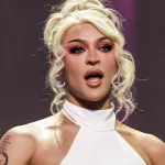 folioes-encaram-chuva-e-sol-para-ver-pabllo-e-grupo-de-k-pop-nmixx