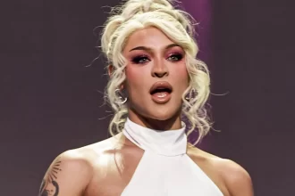 folioes-encaram-chuva-e-sol-para-ver-pabllo-e-grupo-de-k-pop-nmixx