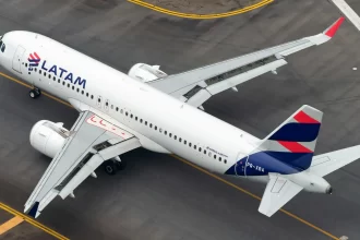 video-mostra-momento-em-que-aviao-da-latam-aborta-decolagem-em-guarulhos