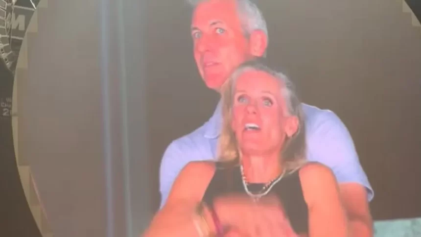 mulher-‘flagrada’-em-show-da-palestra-sobre-gestao-de-crise