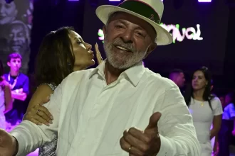 pt-ja-moveu-acao-para-impedir-homenagem-a-presidenciaveis-do-psdb-no-carnaval