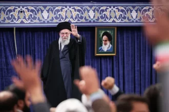 khamenei-diz-que-trump-nao-destruira-a-republica-islamica