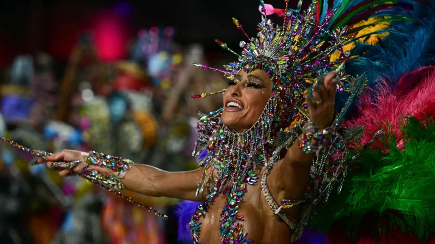 estreia-tumultuada-de-virginia-e-sambas-fortes-marcam-ultima-noite-de-desfiles