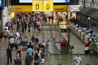 jovem-e-detido-sob-suspeita-de-trote-de-bomba-no-aeroporto-de-guarulhos-(sp)