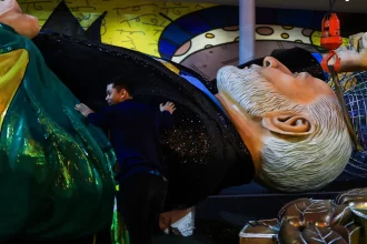 escola-que-homenageou-lula,-academicos-de-niteroi-e-rebaixada-no-rio