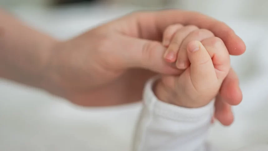 bebe-doente-e-deportado-com-familia-dos-eua-para-o-mexico