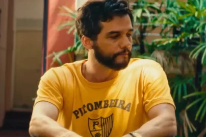 camisas-amarelas-da-pitombeira,-vistas-em-‘o-agente-secreto’,-tomam-ruas-de-pe