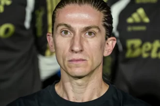 “e-inaceitavel”.-filipe-luis-esclarece-posicao-sobre-‘caso-prestianni’