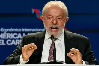 impulsionado-por-acao-na-venezuela,-lula-quer-realizar-operacoes-da-pf-para-prender-brasileiros-nos-eua