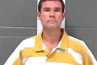 prefeito-e-preso-apos-ser-flagrado-cheirando-calcinhas-de-adolescente