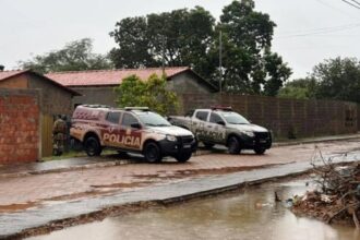 dois-homens-morrem-em-abordagem-apos-exibirem-armas-nas-redes-sociais-e-atirarem-contra-militares,-diz-policia