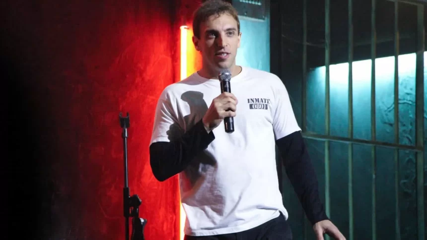 leo-lins-e-absolvido-de-condenacao-de-oito-anos-de-prisao-e-celebra-nas-redes-sociais