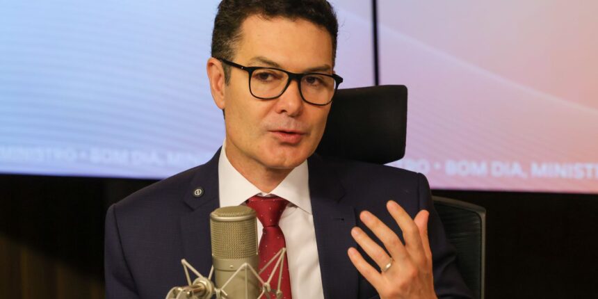 parceria-permitira-regularizar-terras-da-uniao,-diz-ministro