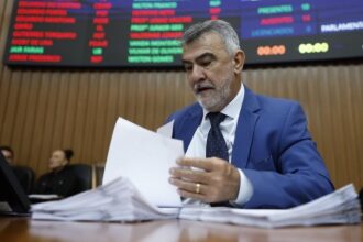 presidente-amelio-cayres-antecipa-cronograma-e-nomeia-22-aprovados-no-concurso-da-aleto