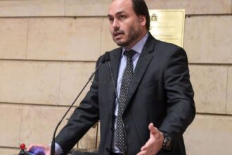 carlos-bolsonaro-volta-a-ser-investigado-por-suspeita-de-rachadinha